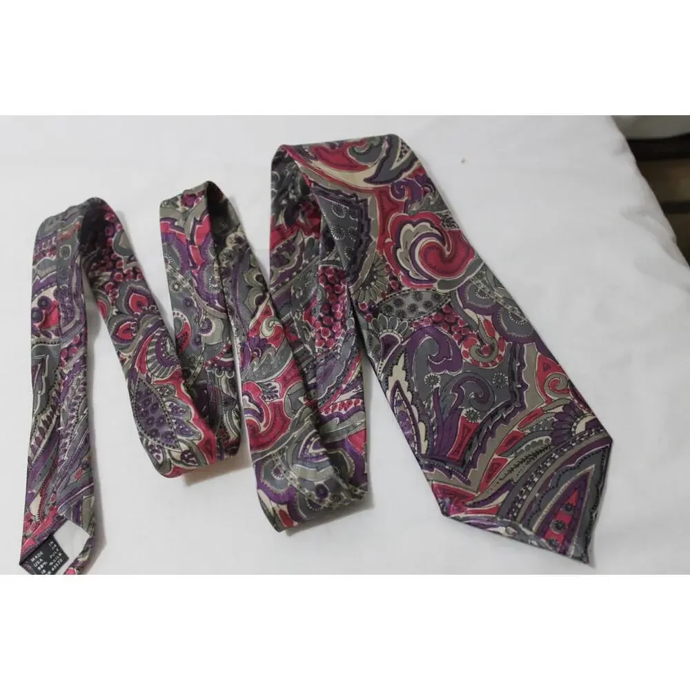 Vintage GEOFFREY BEENE 3.75 Inch Wide Silk Necktie, Pink, Purple, Gray Paisley